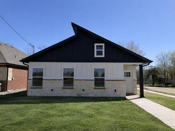 2225 College Street, Greenville, TX 75407