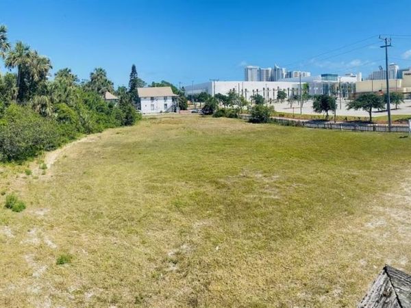 11 N HOLLYWOOD AVENUE , DAYTONA BEACH, FL 32118