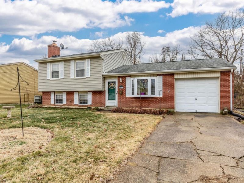 2317 Magdalena Drive, Springfield Twp., OH 45231 Photo 2