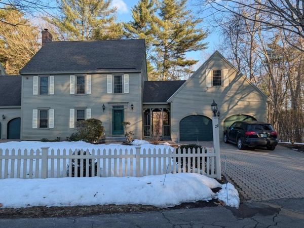 29 Lexington Drive, Atkinson, NH 03811