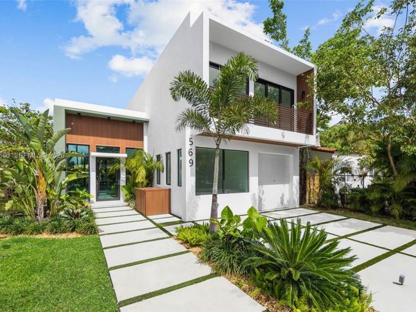 569 NW 44th St , Miami, FL 33127
