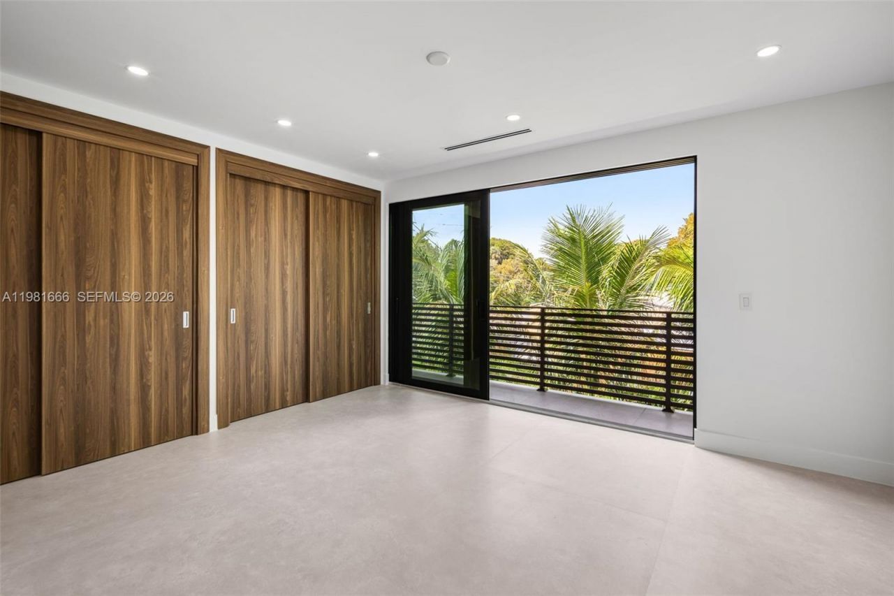 569 NW 44th St , Miami, FL 33127 Photo