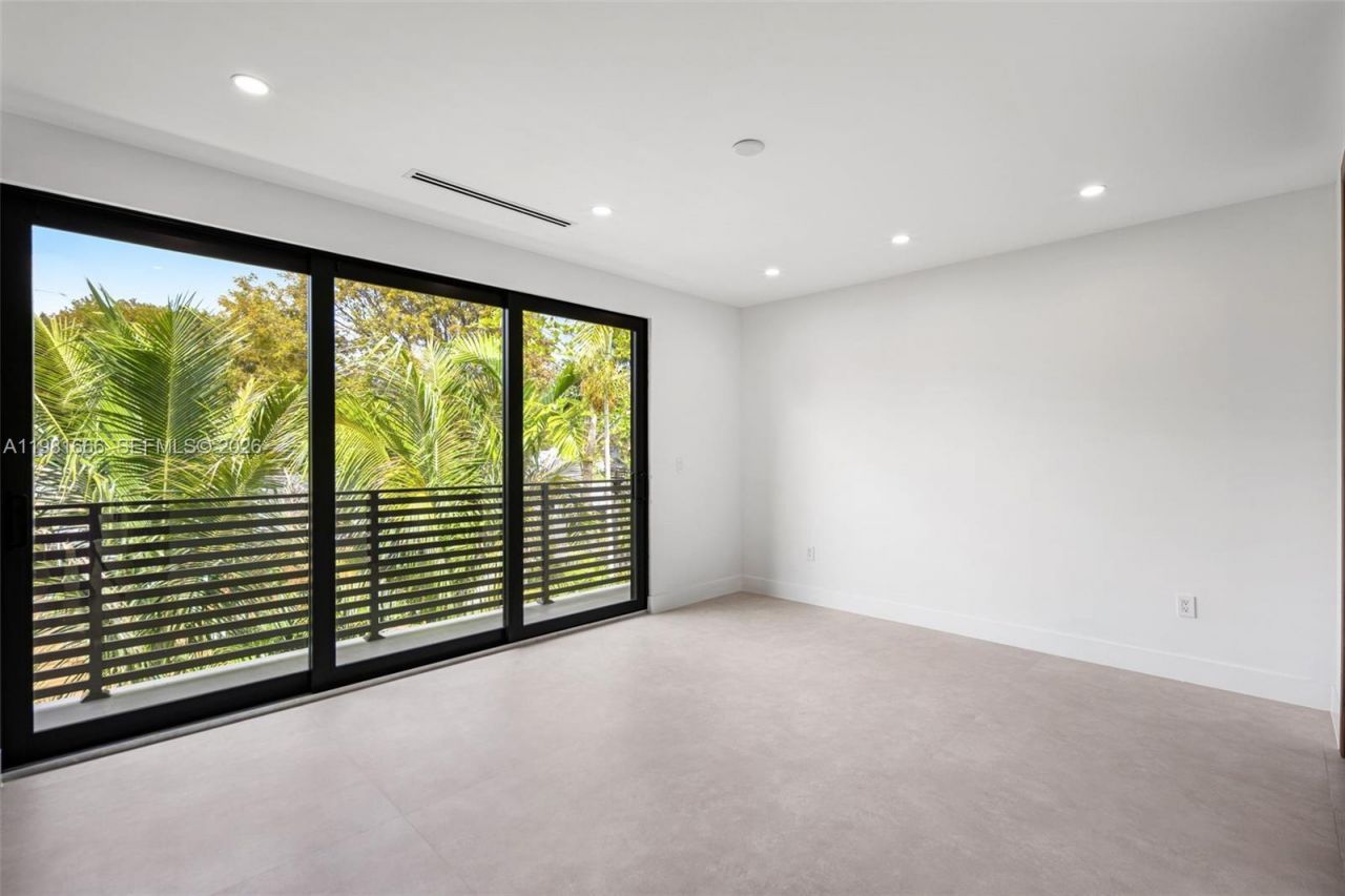 569 NW 44th St , Miami, FL 33127 Photo