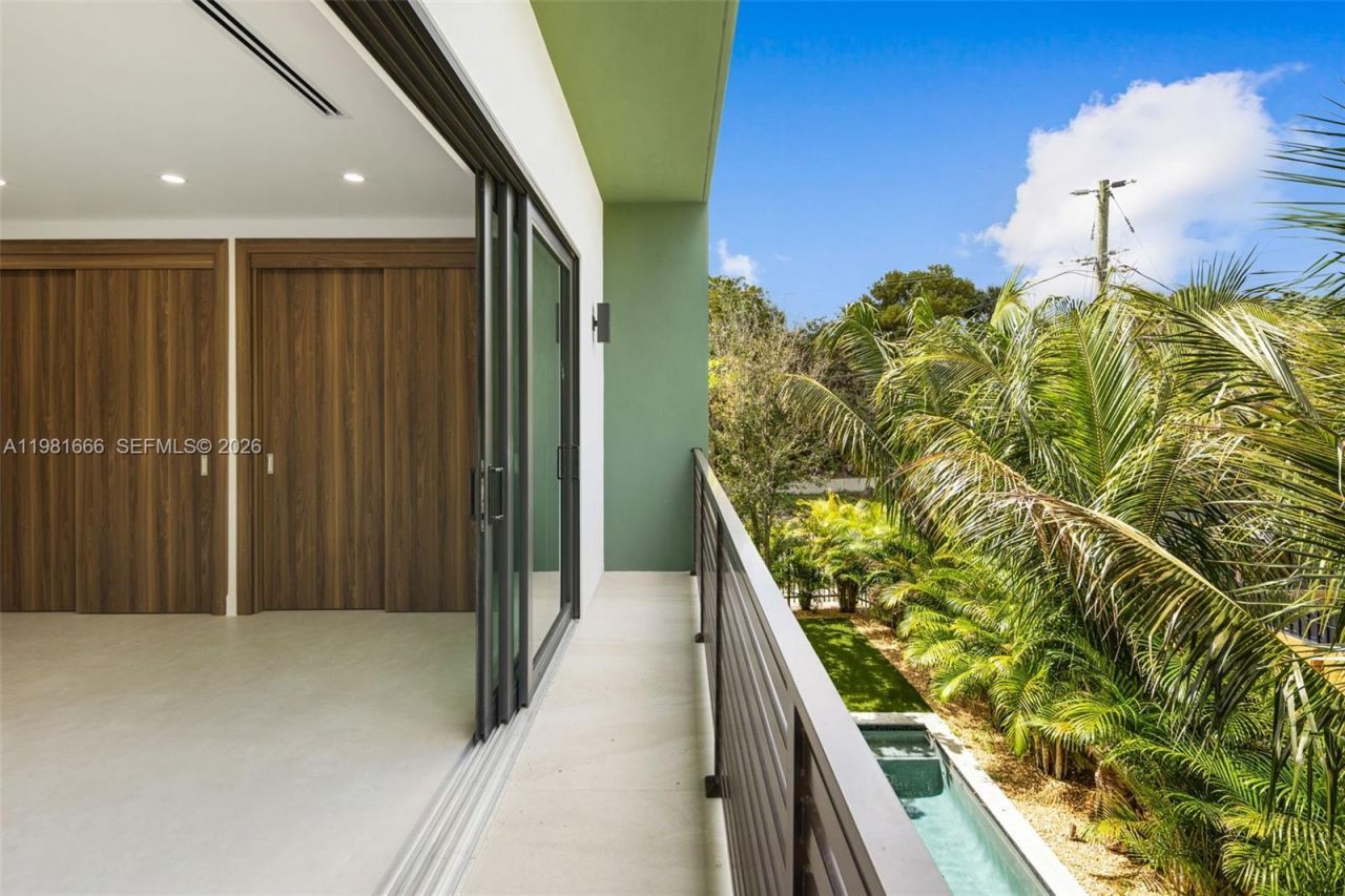 569 NW 44th St , Miami, FL 33127 Photo