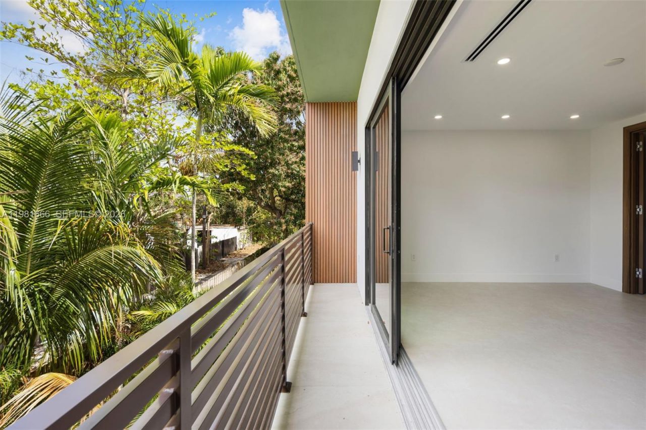 569 NW 44th St , Miami, FL 33127 Photo