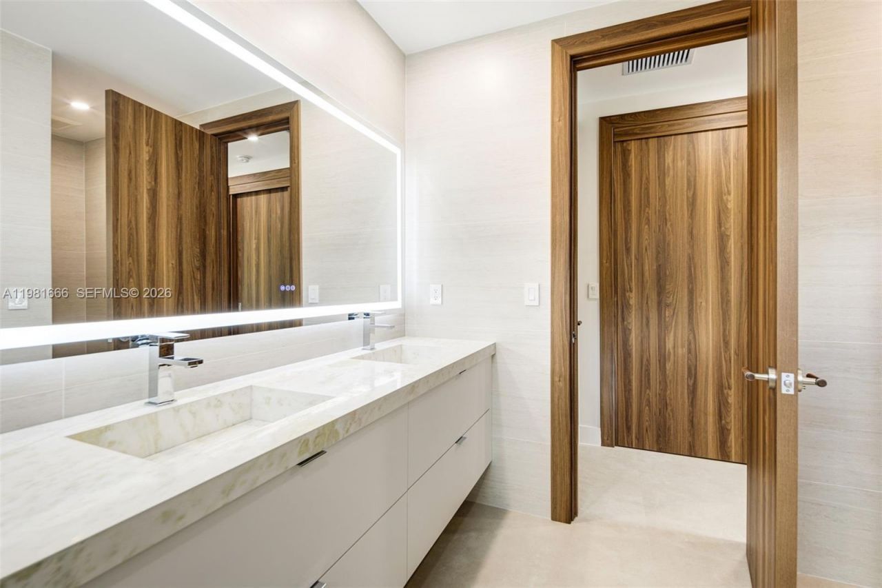 569 NW 44th St , Miami, FL 33127 Photo