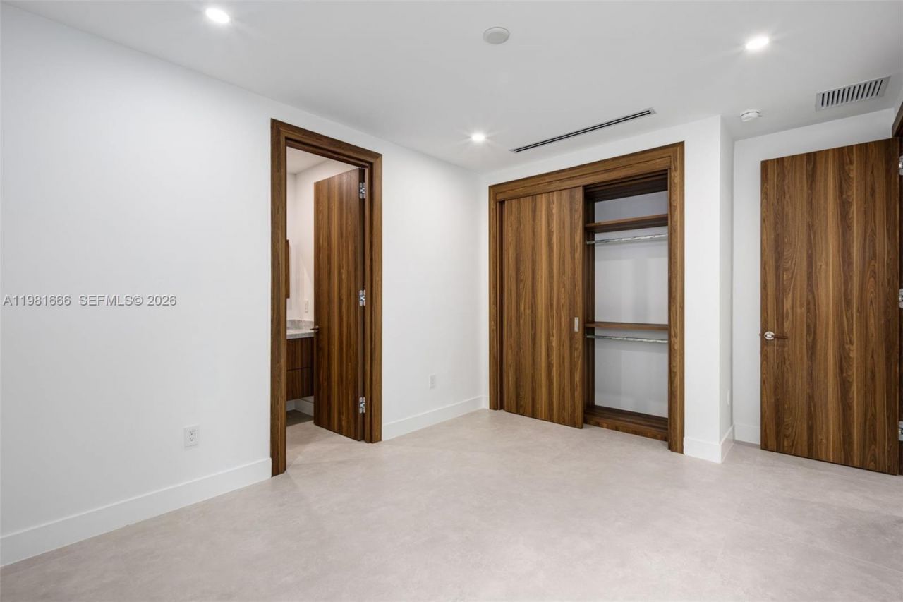 569 NW 44th St , Miami, FL 33127 Photo