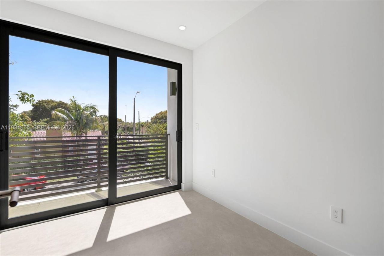 569 NW 44th St , Miami, FL 33127 Photo