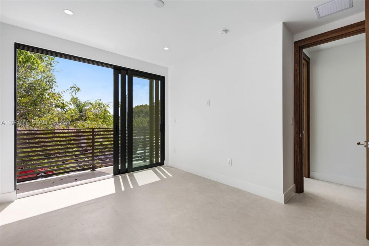 569 NW 44th St , Miami, FL 33127 Photo