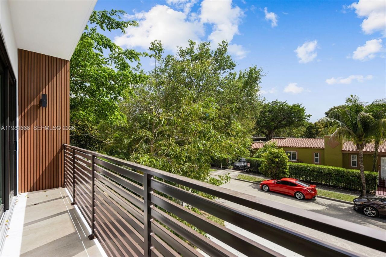 569 NW 44th St , Miami, FL 33127 Photo