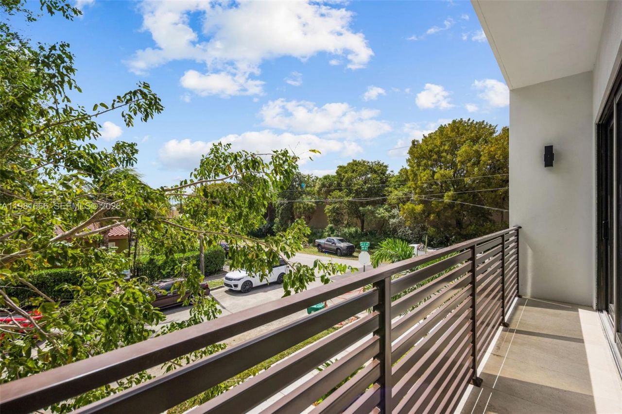 569 NW 44th St , Miami, FL 33127 Photo