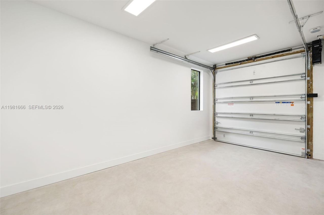 569 NW 44th St , Miami, FL 33127 Photo