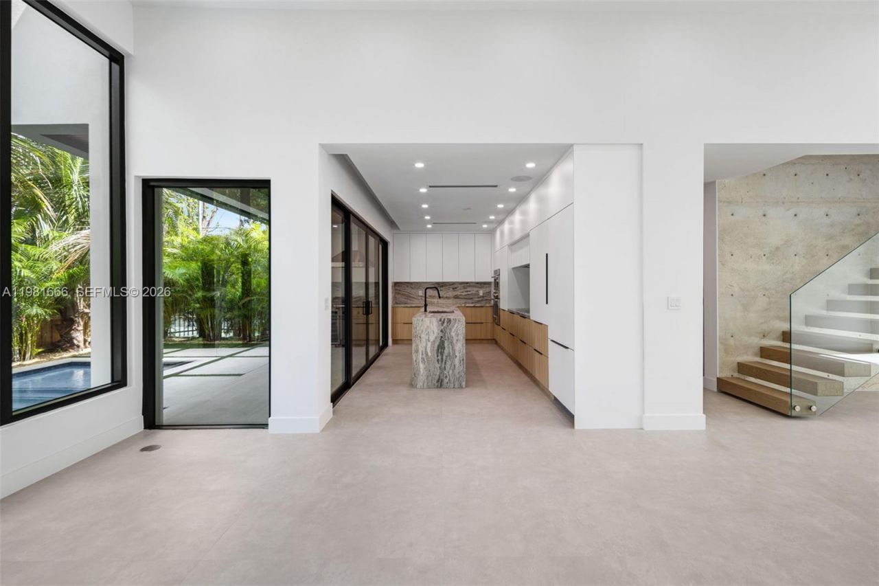 569 NW 44th St , Miami, FL 33127 Photo