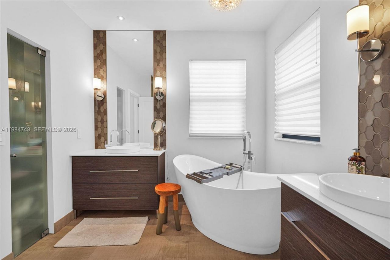 7993 NW 161st Ter , Miami Lakes, FL 33016 Photo