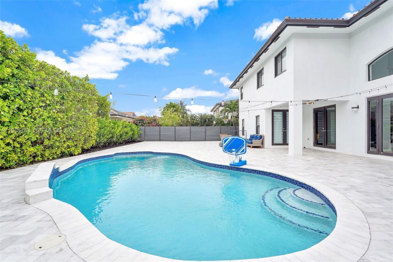 7993 NW 161st Ter , Miami Lakes, FL 33016 Photo