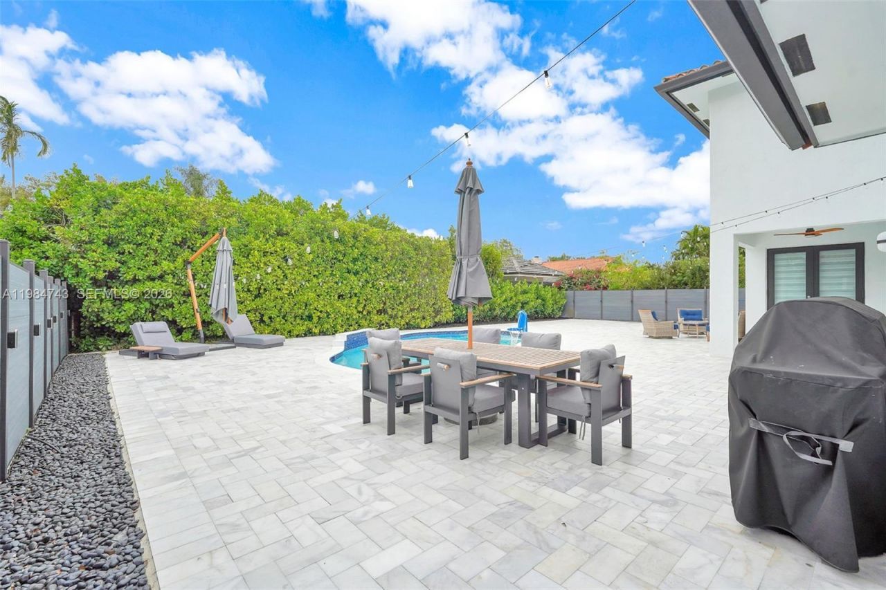 7993 NW 161st Ter , Miami Lakes, FL 33016 Photo