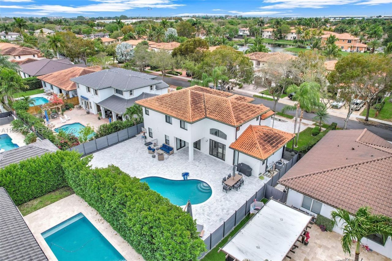 7993 NW 161st Ter , Miami Lakes, FL 33016 Photo