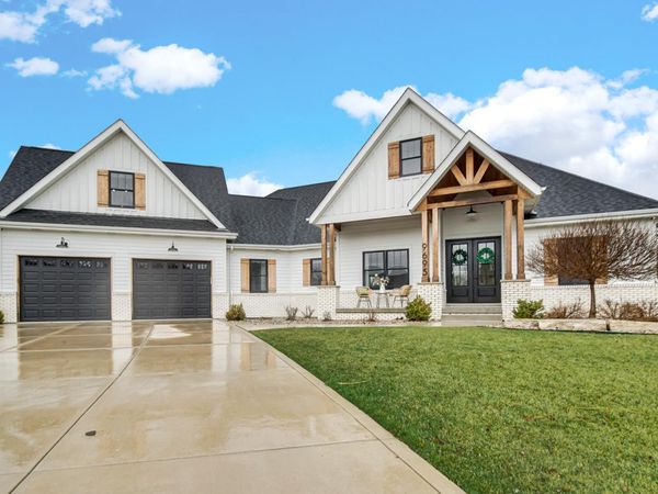 9695 Jonathan Court, St. John, IN 46373