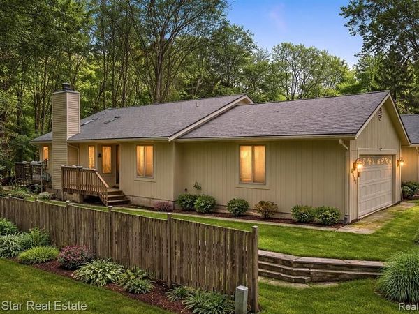 6586 Pontiac Lake Road, Waterford Twp, MI 48327