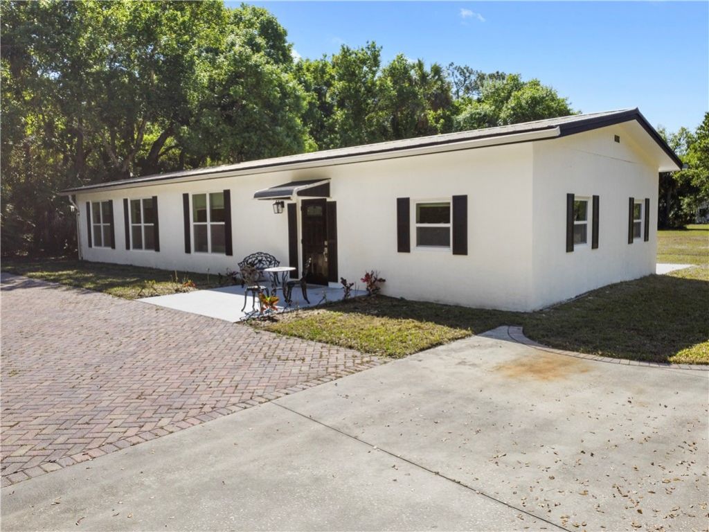 6235 4th Street, Vero Beach, FL 32968 Photo