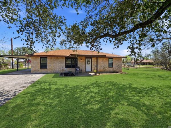 8042 Knowlton Rd, San Antonio, TX 78263