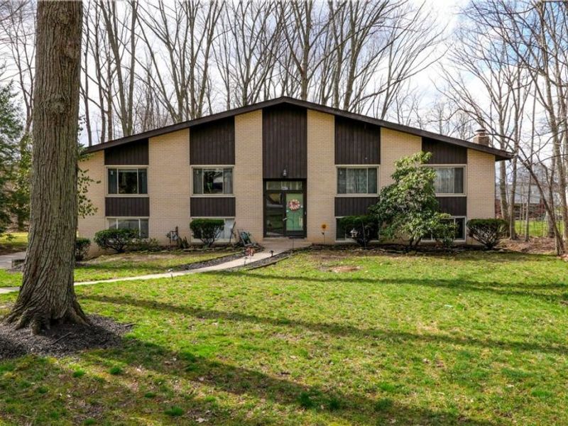 447 Spring Grove Drive, Tallmadge, OH 44278 Photo 2