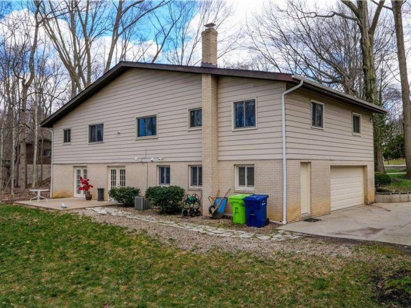 447 Spring Grove Drive, Tallmadge, OH 44278 Photo 3