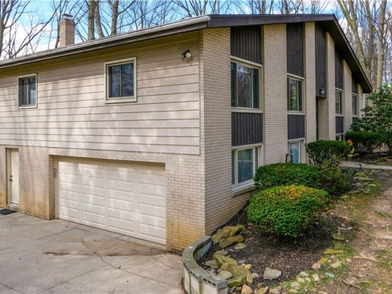 447 Spring Grove Drive, Tallmadge, OH 44278 Photo 4