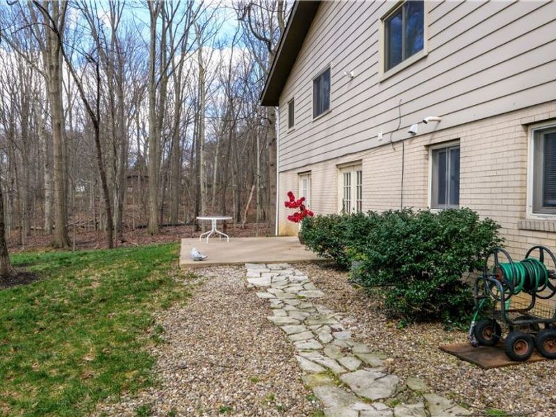 447 Spring Grove Drive, Tallmadge, OH 44278 Photo 5