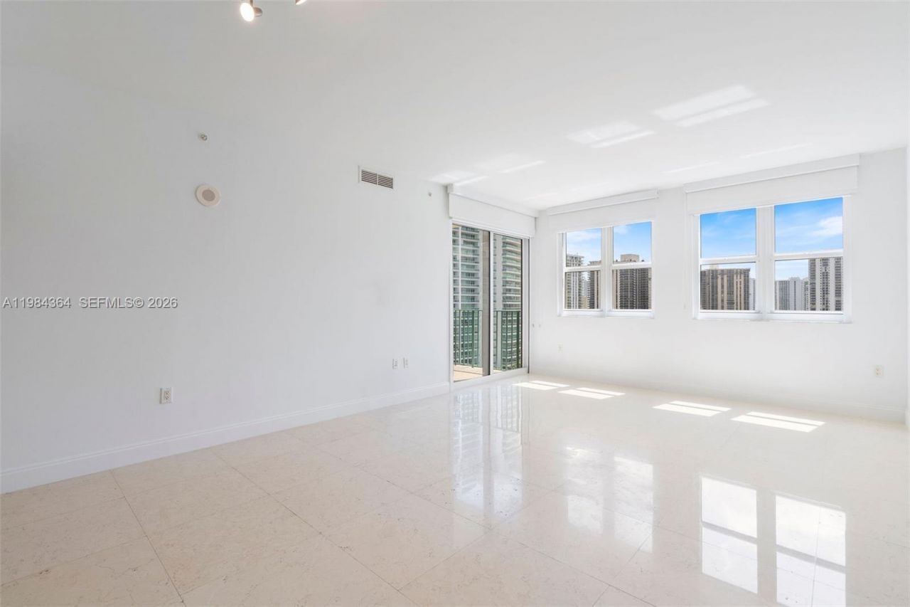 20000 E Country Club Dr , Unit 1109, Aventura, FL 33180 Photo