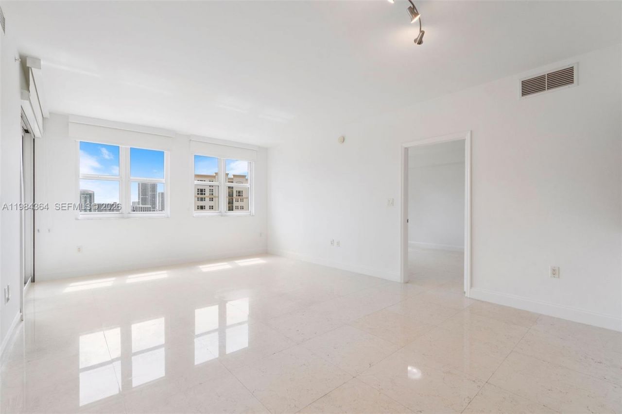 20000 E Country Club Dr , Unit 1109, Aventura, FL 33180 Photo