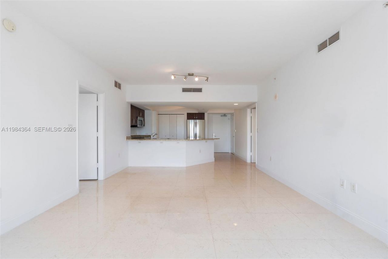 20000 E Country Club Dr , Unit 1109, Aventura, FL 33180 Photo