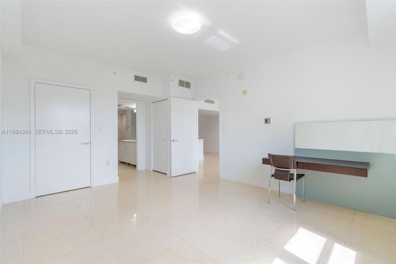 20000 E Country Club Dr , Unit 1109, Aventura, FL 33180 Photo