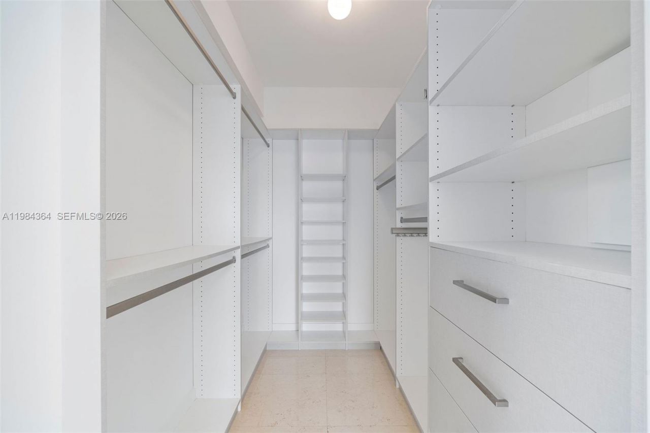 20000 E Country Club Dr , Unit 1109, Aventura, FL 33180 Photo