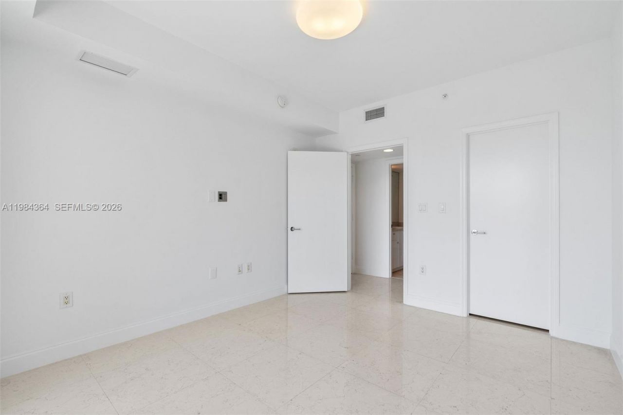 20000 E Country Club Dr , Unit 1109, Aventura, FL 33180 Photo