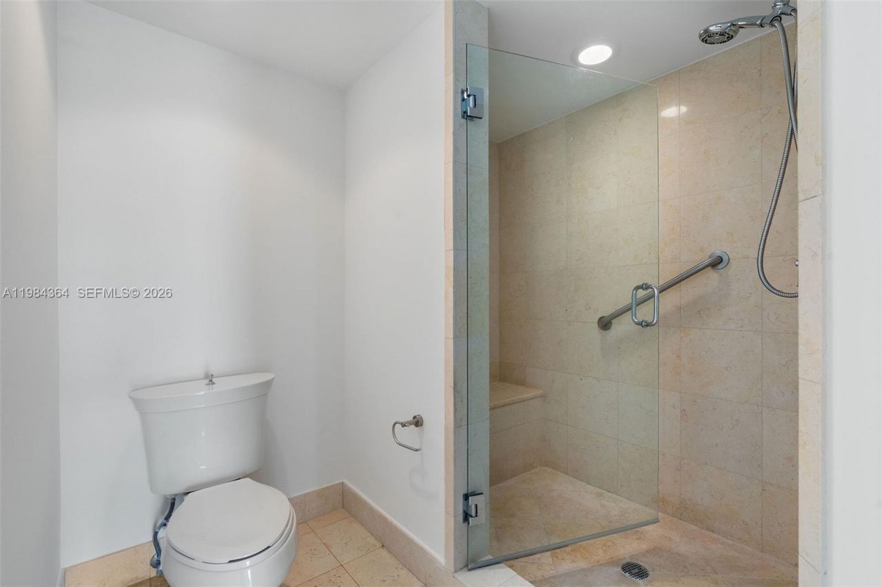 20000 E Country Club Dr , Unit 1109, Aventura, FL 33180 Photo