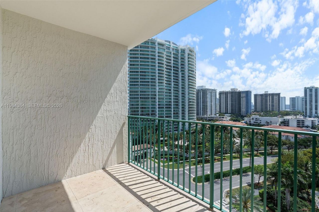 20000 E Country Club Dr , Unit 1109, Aventura, FL 33180 Photo