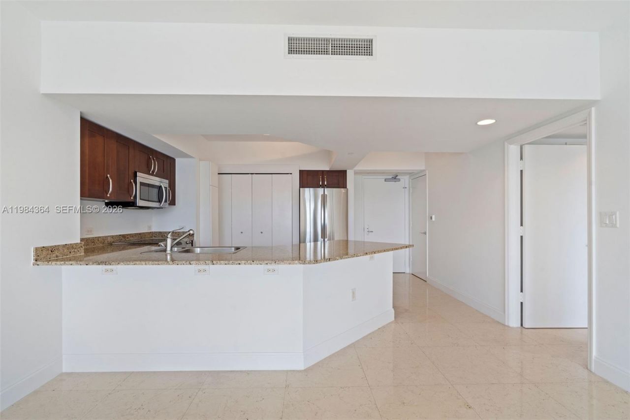 20000 E Country Club Dr , Unit 1109, Aventura, FL 33180 Photo