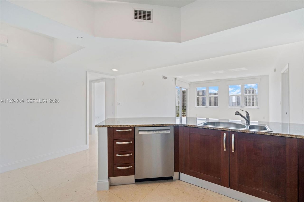 20000 E Country Club Dr , Unit 1109, Aventura, FL 33180 Photo