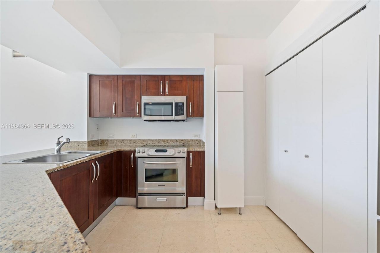 20000 E Country Club Dr , Unit 1109, Aventura, FL 33180 Photo