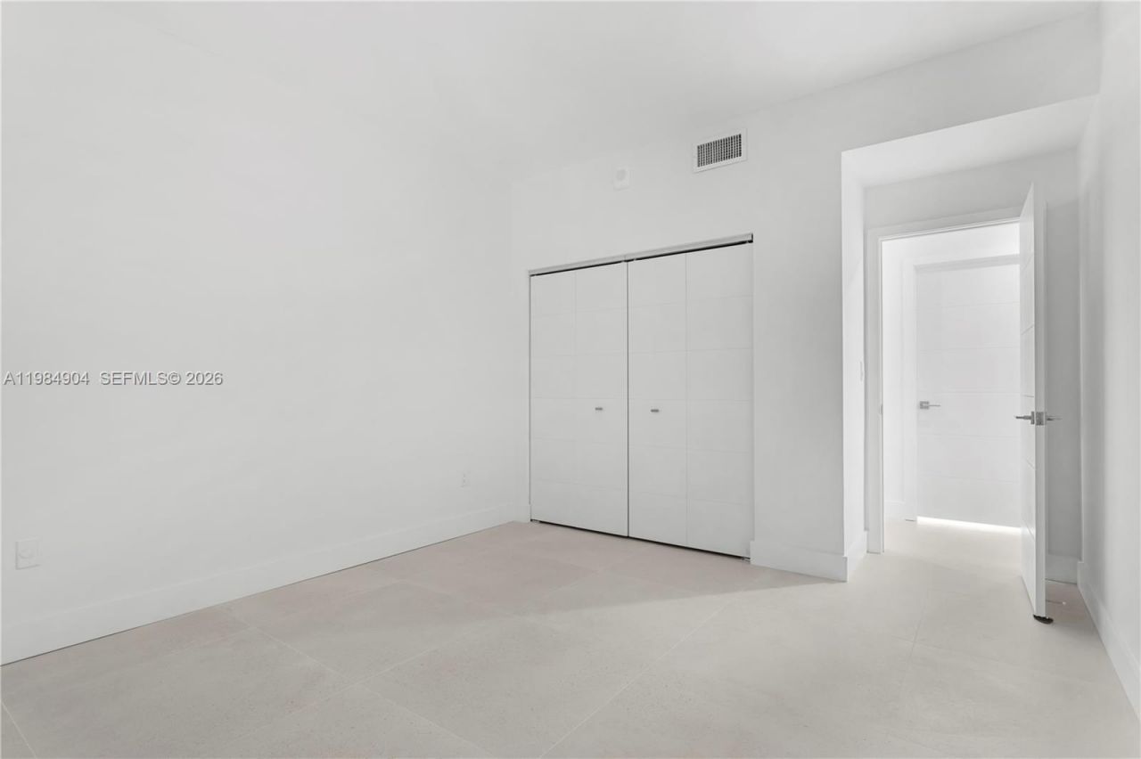 1000 Venetian Way , Unit 303, Miami, FL 33139 Photo