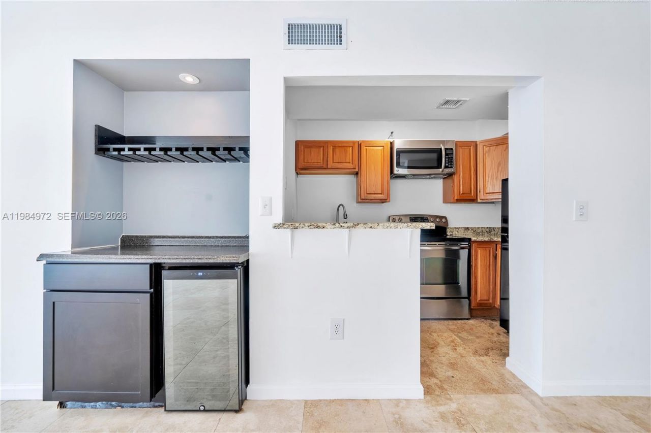 2455 Flamingo Dr, Unit 201, Miami Beach, FL 33140 Photo