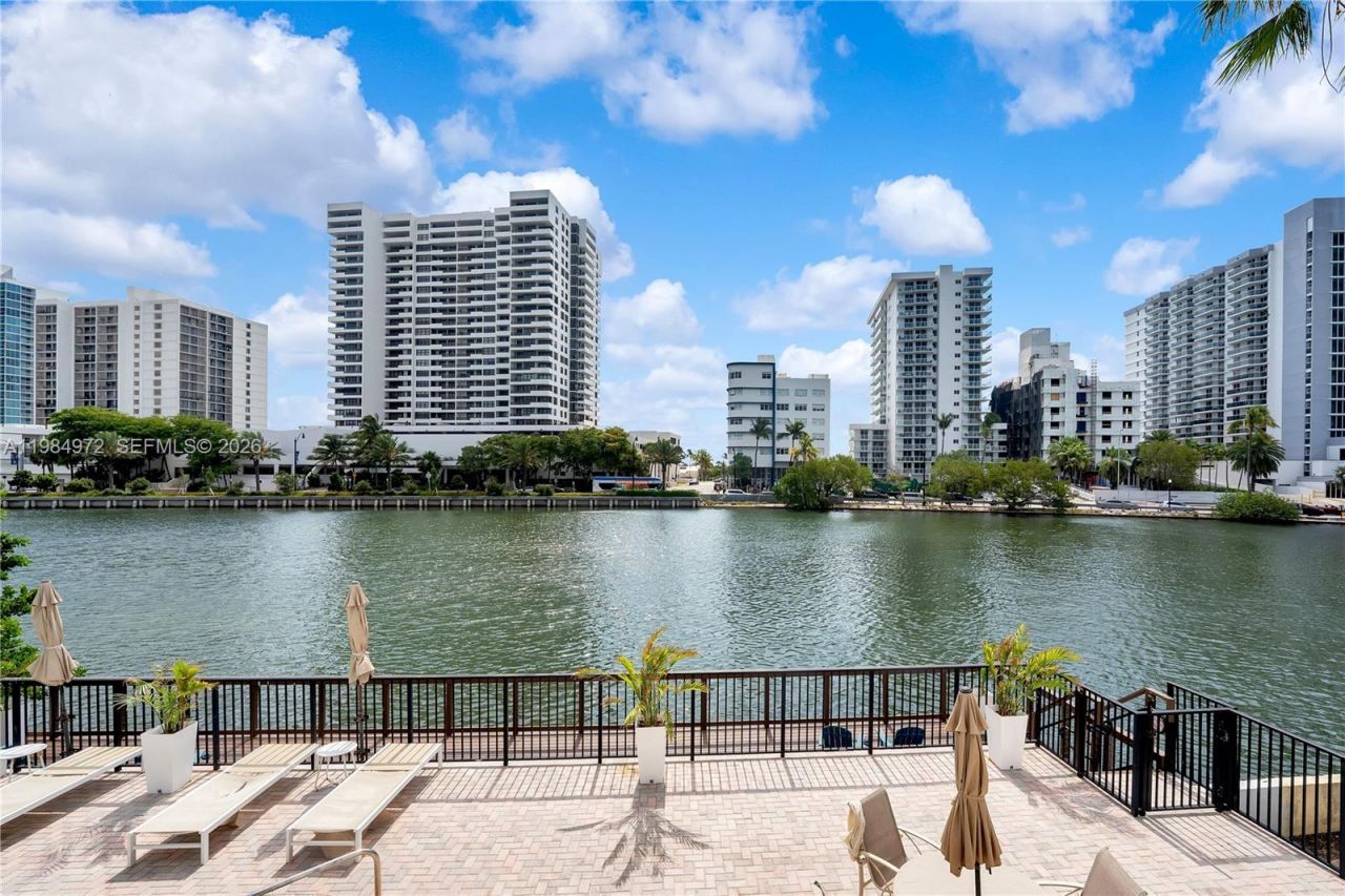 2455 Flamingo Dr, Unit 201, Miami Beach, FL 33140 Photo