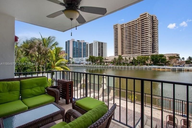 2455 Flamingo Dr, Unit 201, Miami Beach, FL 33140 Photo