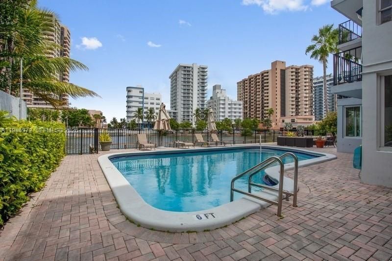 2455 Flamingo Dr, Unit 201, Miami Beach, FL 33140 Photo