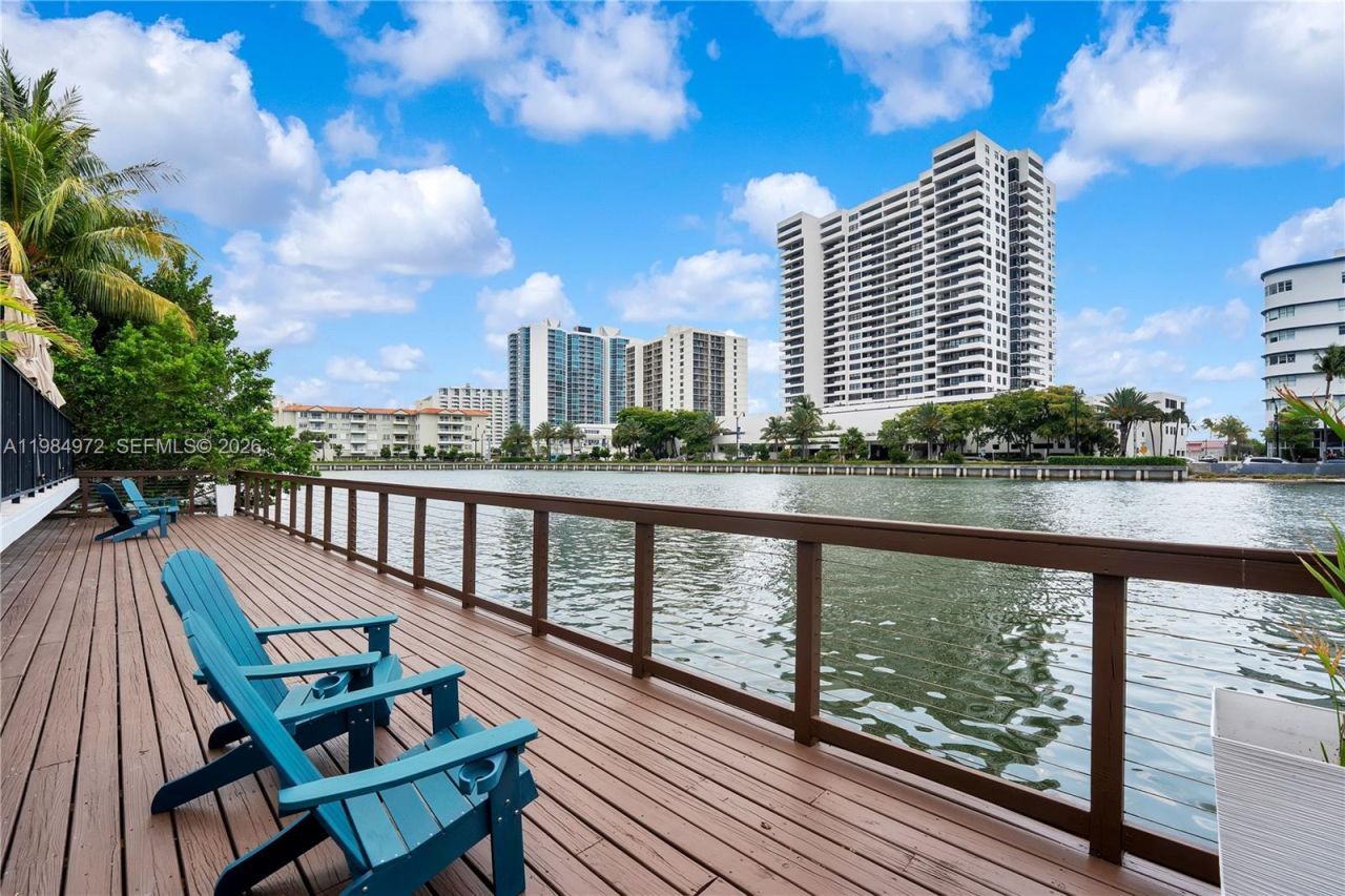 2455 Flamingo Dr, Unit 201, Miami Beach, FL 33140 Photo