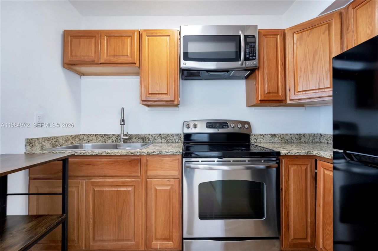 2455 Flamingo Dr, Unit 201, Miami Beach, FL 33140 Photo