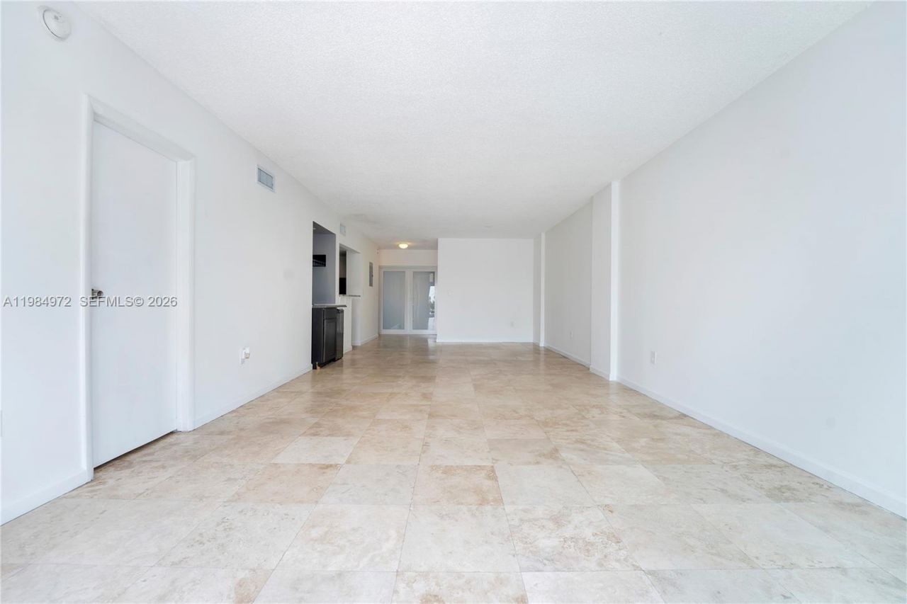 2455 Flamingo Dr, Unit 201, Miami Beach, FL 33140 Photo