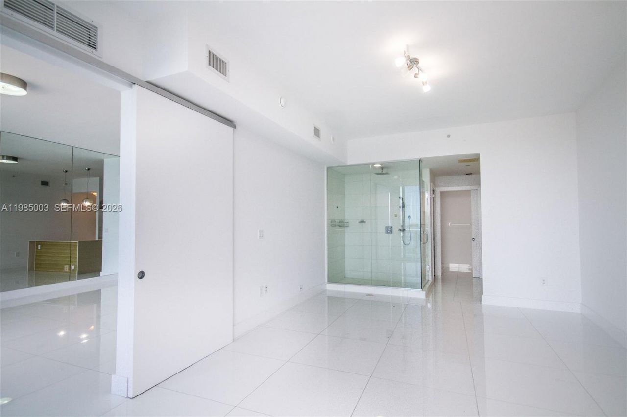 2020 N Bayshore Dr, Unit 2204, Miami, FL 33137 Photo