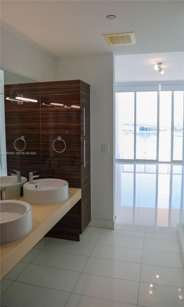 2020 N Bayshore Dr, Unit 2204, Miami, FL 33137 Photo